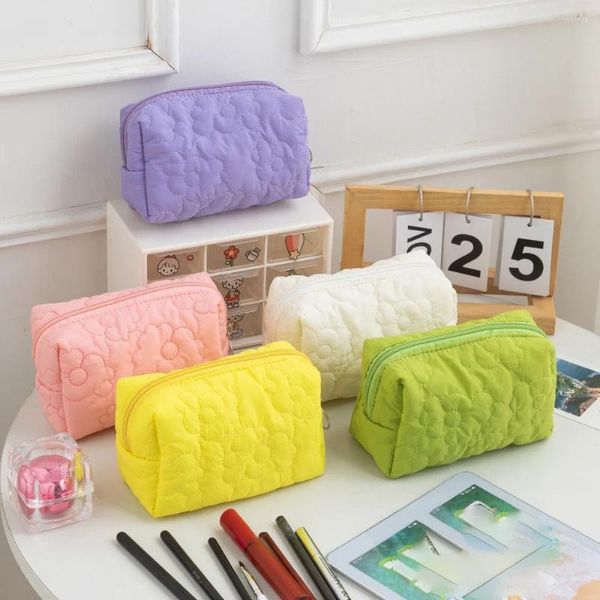 Sacs à cosmétiques couleur bonbon, grande capacité, sac de maquillage de voyage doux pour femmes, rangement de fleurs matelassé, toilettes portables