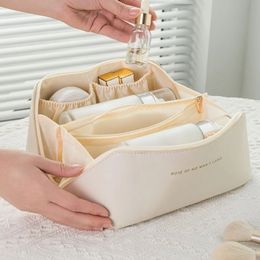 Cosmetische tassen voor vrouwen Elegant PU-leer Make-uptasje Reistoiletartikelen Organisator Opslag Hangbag Koreaanse handbagage Make-up Tote 240227
