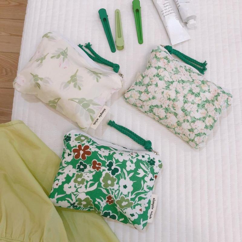 コスメティックバッグ女性のための緑色の花柄のバッグ小さな衛生ナプキンメイクアップリップスティックコットンコインパースポケット
