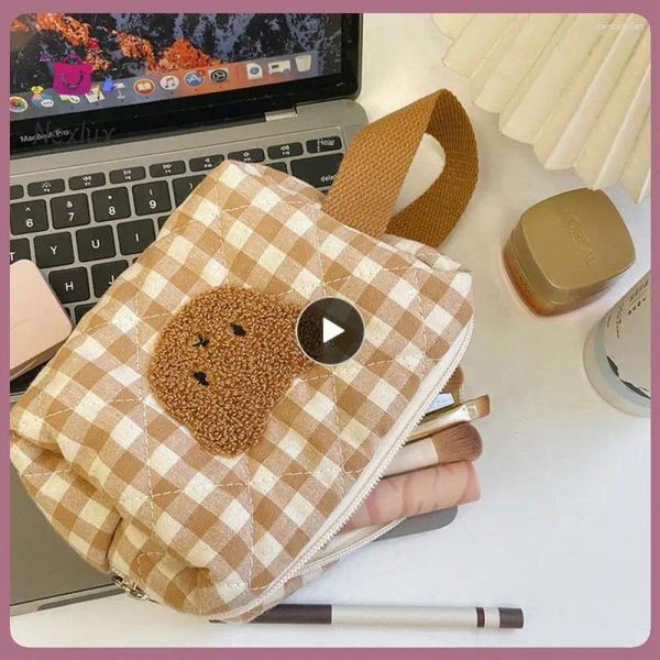 Bolsas cosméticas hylhexyr linda bolsa de maquillaje de oso de gran capacidad portátil de algodón puro cepillo a cuadros de la bolsa para mujeres