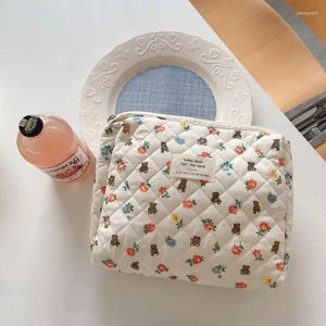 Cosmetische tassen Koreaanse gewatteerde bloemen make-uptas voor vrouwen Draagbaar toilet Vrouwelijke handtassen Bloemenorganisatoren Opslag Cosmeticazakje