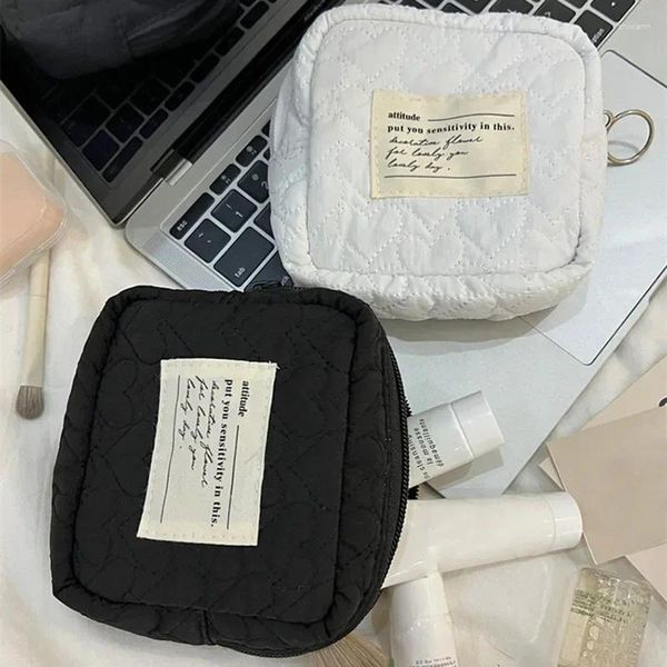 Bolsas de cosméticos para mujer, almacenamiento de servilletas con flores, almohadilla bonita a cuadros, lápiz labial acolchado, bolsa de corazón, organizador sanitario para niñas