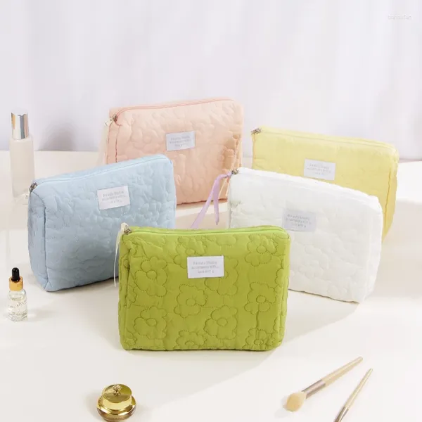 Bolsas de cosméticos Bolsa de maquillaje suave de nailon Gran capacidad Portátil Viaje Cuidado de la piel Almacenamiento Minimalista Color caramelo Bolso de baño para el hogar