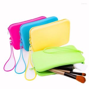 Sacs à cosmétiques Sac de rangement en silicone Portable Grande capacité Porte-brosse de maquillage de voyage Organisateur de toilette étanche Pochette de couleur unie