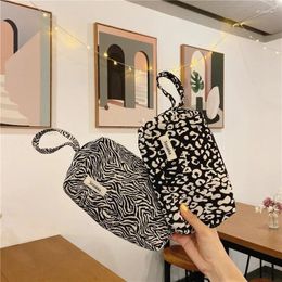 Bolsas de cosméticos de diseño Simple para mujer, organizador de monederos de lona con estampado de leopardo y cebra, bolsa con cierre, billetera de pulsera para regalo