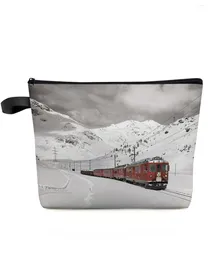 Sacs de cosmétique Snow Mountain Red Train Makeup Sac Pouche Voyage Essentials Dame Femmes Organisateur de toilette