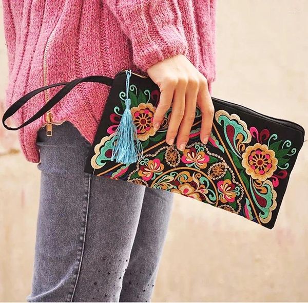 Bolsas de cosméticos para mujer, bolso étnico nacional Retro con flor de mariposa, monedero bordado, bolso de mano con borla, solapa pequeña, oferta de verano