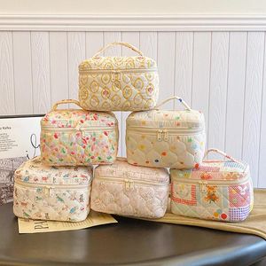 Bolsas de cosméticos para mujer, organizador de viaje de gran capacidad, bolsa de maquillaje acolchada, bolsa para el cuidado de la piel con asa, almacenamiento con cremallera para artículos de tocador para niña