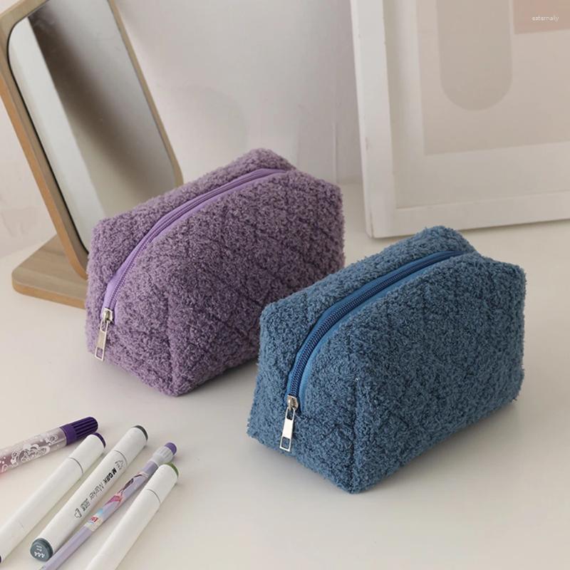 Bolsas de cosméticos Bolsa de pelúcia feminina Bolsa de maquiagem macia com cor sólida com zíper para mulheres de uso diário de meninas