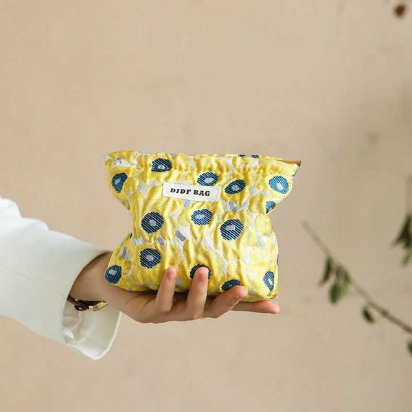 Organisateur cosmétique Femme Sac cosmétique petit jaune grande capacité Cosmetic Lipstick Storage Sac de pièce portable sac à main porte-purs à crayon