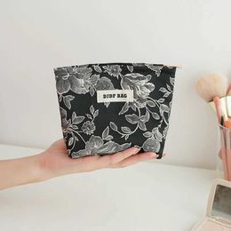 Organisateur cosmétique Sac de maquillage pour femmes petites fleurs grises grande capacité sac de rangement cosmétique portable porte-monnaie de banlieue de banlieue de cartes de banlieue inspire y240503
