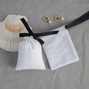 El regalo del algodón empaqueta con las bolsas de lazo del maquillaje del logotipo de encargo de la cinta los 8x10cm