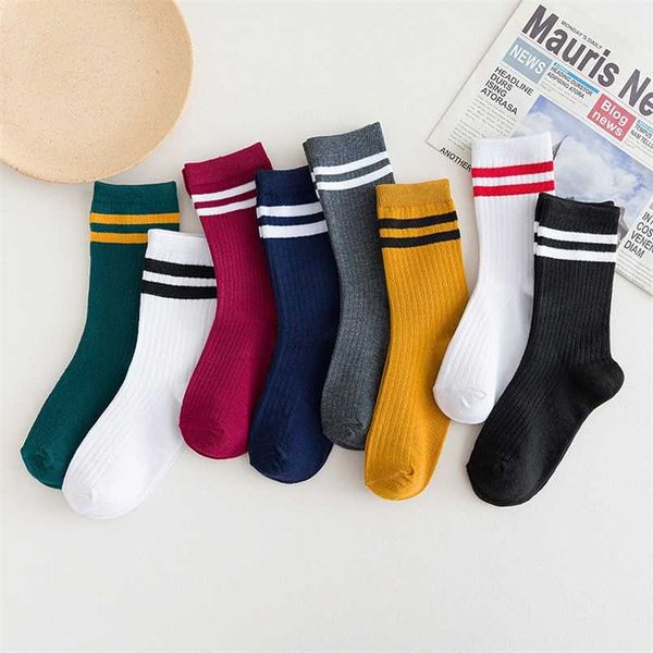 Coton À Tricoter À Rayures Longues Chaussettes Couleur Unie Harajuku Rétro Noir Blanc Crew Chaussettes Japonais Lycéennes Mignon Chaussettes Lâches 211221