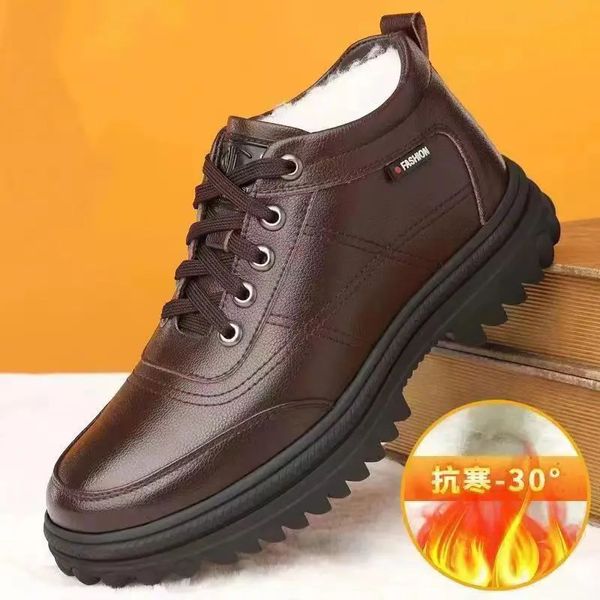 Chaussures en cuir de coton pour hommes hiver épaissi Pile chaud semelle épaisse décontracté moyen haut hommes 231225