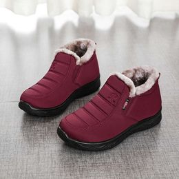 Chaussures en coton pour hommes et femmes 2023 hiver nouvelles bottes de neige en peluche et à isolation épaisse bottes en coton à semelles légères et souples pour personnes d'âge moyen et âgées