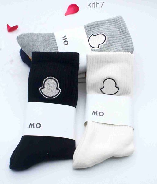 Calcetines de algodón transpirable para hombre para mujer moda exquisita color sólido patrón de bordado clásico deportes de alta calidad hombres tobillo uniforme tamaño regalo de lujo parejas iyqw