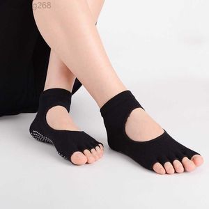 Chaussettes de yoga de sports en coton à cinq doigts collés sur les chaussettes de femme à pied ouvertes sans glissement inférieures sans glissement sans glissement