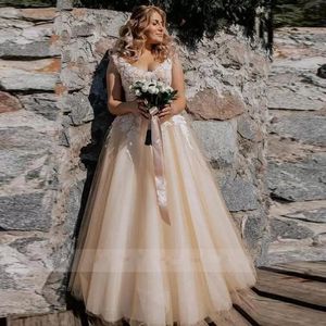 Country Garden Champagne une robe de mariée en ligne V Appliques de cou perles en tulle