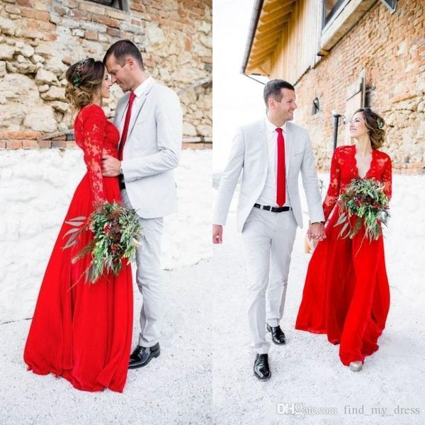 Estilo rural Rojo Una línea Vestidos de novia Cuello en V Manga larga Apliques de encaje Hasta el suelo Plisados Vestido de novia Vestidos de novia Vestidos De Noiva