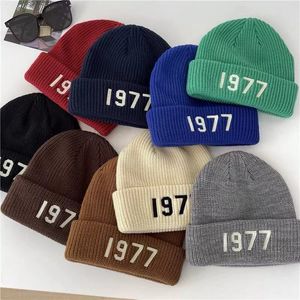 Couple automne et hiver designer Beanie mode laine chaude tricot bonnet couleur bonbon bonnets de broderie numérique
