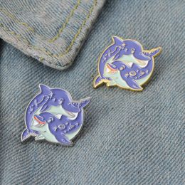 Couple dolphins épingles en émail personnalisés mignons souri les animaux océans broches badge badge sac de dessin animé bijoux pour les amis pour enfants