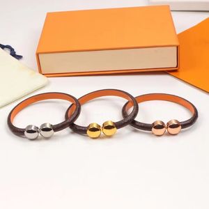 Paar mode v armband merk oude bloemenleer ontwerper armband voor vrouwen luxe retro 18k gouden manchet armband cadeau