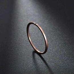 Rings de couple Letdiffery en acier inoxydable simple bijoux lisse 1/2/4/6/8 mm pour femmes et anneaux de doigt pour hommes adaptés aux couples expédiés directs en gros S2452301