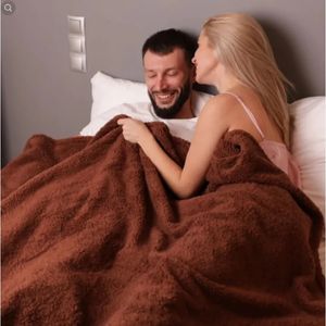 Paar romantische deken winter warme gezellige, rabeffende dekende dekende kingsize 100% waterdichte en vlek resistantblanket 240409