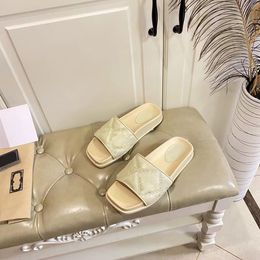 Paar stijl paris slippers ontwerper wig patroon strand dia flip bord dikke bodem verdikte anti-slip sandalen 35-44 met doos