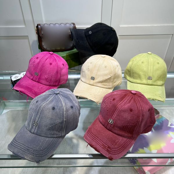 Couples Summer Candy Color Designer Ball cap Femmes Sports de vacances en plein air Rencontres Impression de lettres en métal Lavé et usé Trou Style casquette