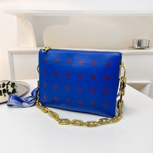 COUSSIN PM Bolsos de hombro con cadena hinchada Correa textil azul marino Bolso cruzado con cadena Monogramas en relieve Bolso de diseñador para mujer Patrón floral discreto M57790