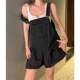 Coveralls Denim Short pour les femmes Baggy Vintage Black Korean Style Summer Casual Fashion High Wash Washed Straight Jean Shorts 240321