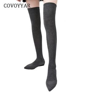 Covoyar 2019 Stretch sokken laarzen vrouwen slanke elastische gebreide lange dij hoge laarzen puntige teen platte zwarte schoenen vrouwen WBS1017