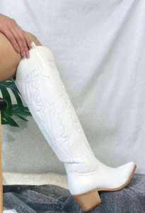 Cowboy Cowgirls Boots Western Automne Winter White Knee High Women Big Taille 41 Talons empilés à pied confortables Chaussures vintage J2208058321152