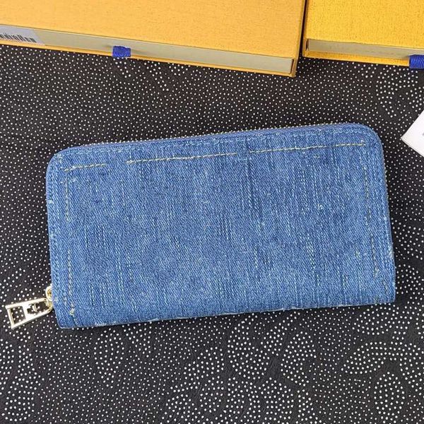 Cowboy M82958 Blue Denim Single Zip Wallet Card Cartes Credit Wallet Designers Men and Women Fashion Passport Cover Business Coin Pocket