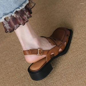 Cacherie de vaches de sandales romaines chaussures carrées dames orteil d'été printemps automne femmes femmes rétro coupées pompes