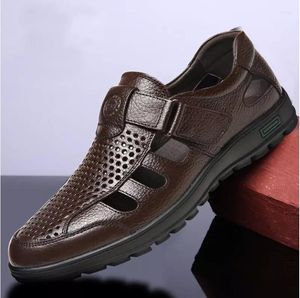Sandalias acogedoras hombres de verano cómodos moda hueca suave suave zapatos de trabajo transpirable diseñador de cuero casual 396