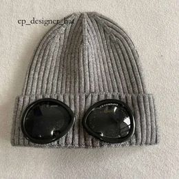 Cp Hat Designer Dos lentes Gafas Gafas Gorros Hombres Cp Sombreros de punto Gorros de calavera Mujeres al aire libre Inevitable Gorro de invierno Negro Gris Bonnet 9716