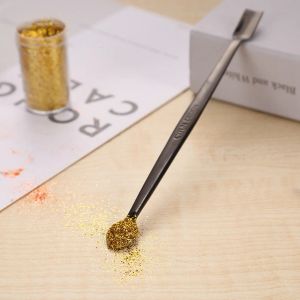 Des cuillères artisanales utilisées pour travailler avec des paillettes, des poudres de gaufrage, des paillettes Embellissement Sceau du joint vintage Enveloppe d'artisanat outils de mariage