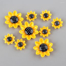 Herramientas artesanales 20 piezas 16 mm/20 mm/26 mm Girasol Little Daisy Phone Case DIY Artesanías hechas a mano Cabochon Cardmaking Scrapbook Adornos.