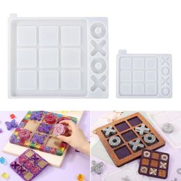 Herramientas artesanales Floridliving Juego de mesa Moldes de resina de silicona Molde de dedo del pie Tac con 4 piezas de ajedrez Moldes DIY Mesa para niños 199y