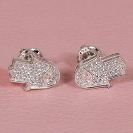 Fabriquées avec un diamant moissanite, ces boucles d'oreilles en argent sterling 925 captent l'attention de manière unique et ajoutent une touche d'élégance avec style.
