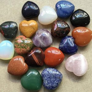 Crafts Crystal Carving Heart Assorted Tiger Eye Quartz Moonstone Amethist Hartvorm Healing Chakra Natural Stone gesneden Reiki