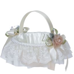 Panier de fille de fleur crème avec des fleurs de perles Décor de mariage personnalisé Paniers de fille de fleur d'ivoire faits à la main