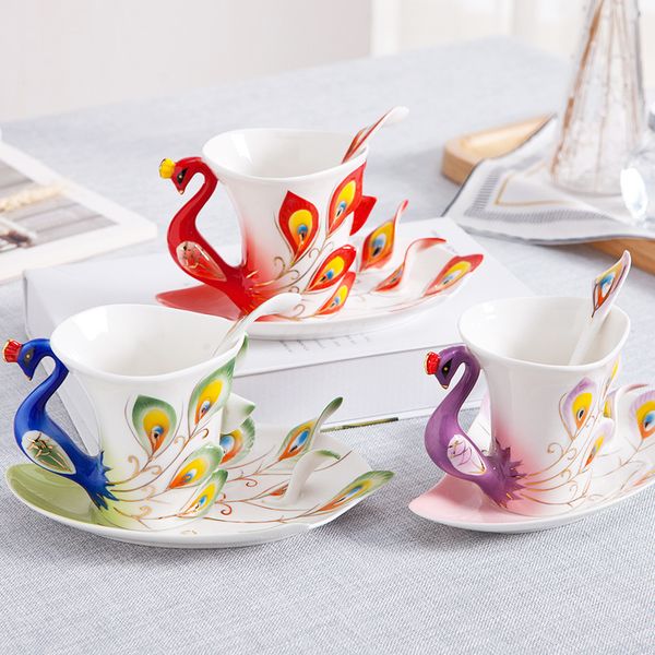 Creativo 3D hecho a mano porcelana esmalte pavo real taza de café conjunto con platillo y cuchara presente té de cerámica taza de agua plato regalo 210309