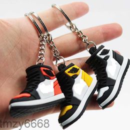 Creative 3D Mini chaussures de basket-ball modèle stéréoscopique porte-clés baskets passionné Souvenirs porte-clés voiture sac à dos pendentif cadeau 52NH