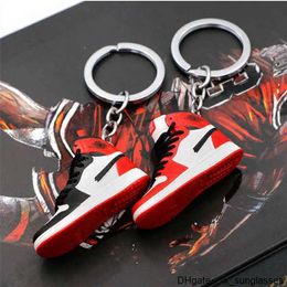Creativo 3D Mini zapatos de baloncesto modelo estereoscópico llaveros zapatillas entusiastas recuerdos llavero coche mochila colgante regalo DSOU