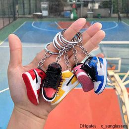 Creativo 3D Mini zapatos de baloncesto modelo estereoscópico llaveros zapatillas entusiastas recuerdos llavero coche mochila colgante regalo APS7