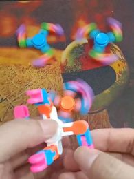 Chaîne créative et polyvalente, trois quatre Six Gyroscope du doigt de la griffe, Décompression des loisirs Toys pour enfants, déformation de rotation du bout des doigts transfrontalières gyroscope