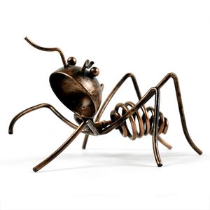 Creatieve mier gevormde wijnrek ijzeren fleshouder metalen biercocktaildisplay Stand decoratieve mieren sculptuur voor thuiskeukenbarfeestje